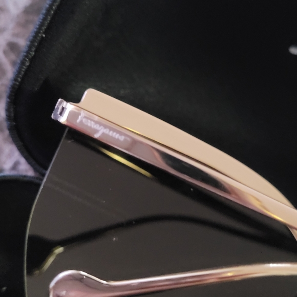 ❤ Salvatore Ferragamo Sunglasses - Picture 4 of 14